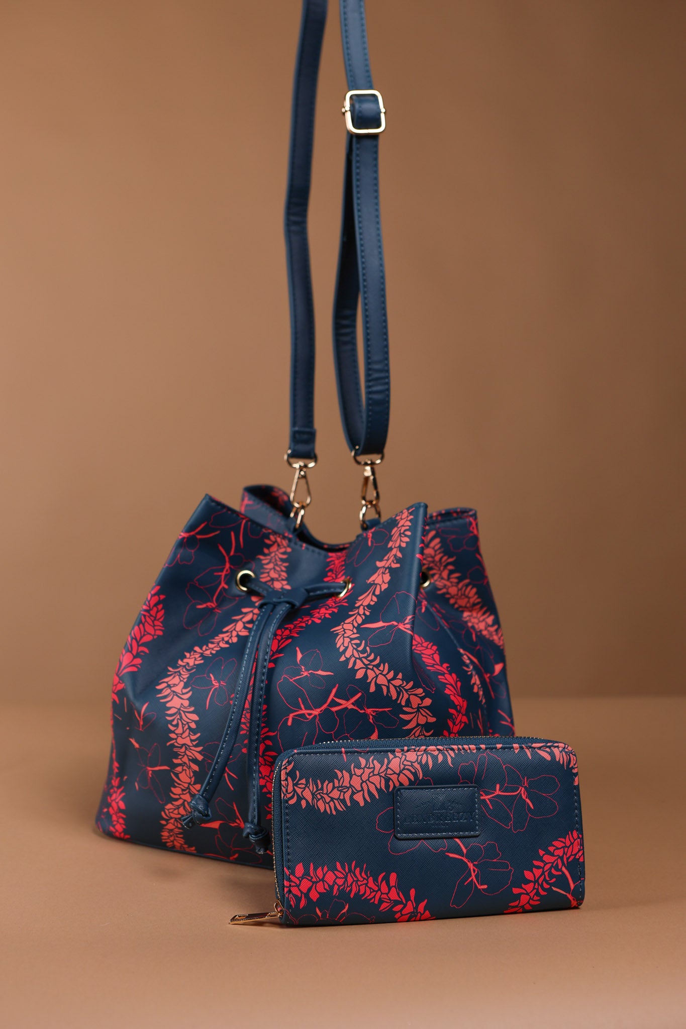 Pakeke Bag | Ginger Lei Navy – LexBreezy Hawaii