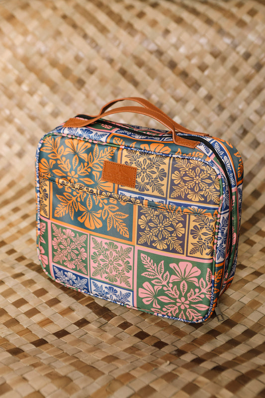 Hanging Toiletry Bag | Anuenue Quilt