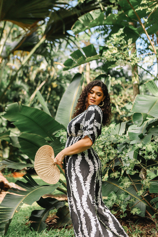 Hawaiian women's Vacay Jumpsuit black & white Aloha Lei Side look