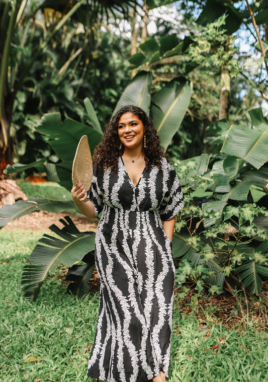 Hawaiian women's Vacay Jumpsuit black & white Aloha Lei half length sleeve